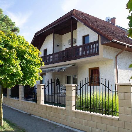 Zsolnay Apartman Сиофок Екстериор снимка