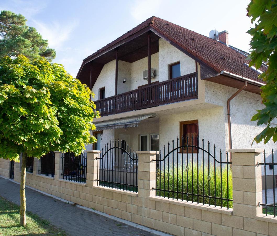 Zsolnay Apartman Сиофок Екстериор снимка